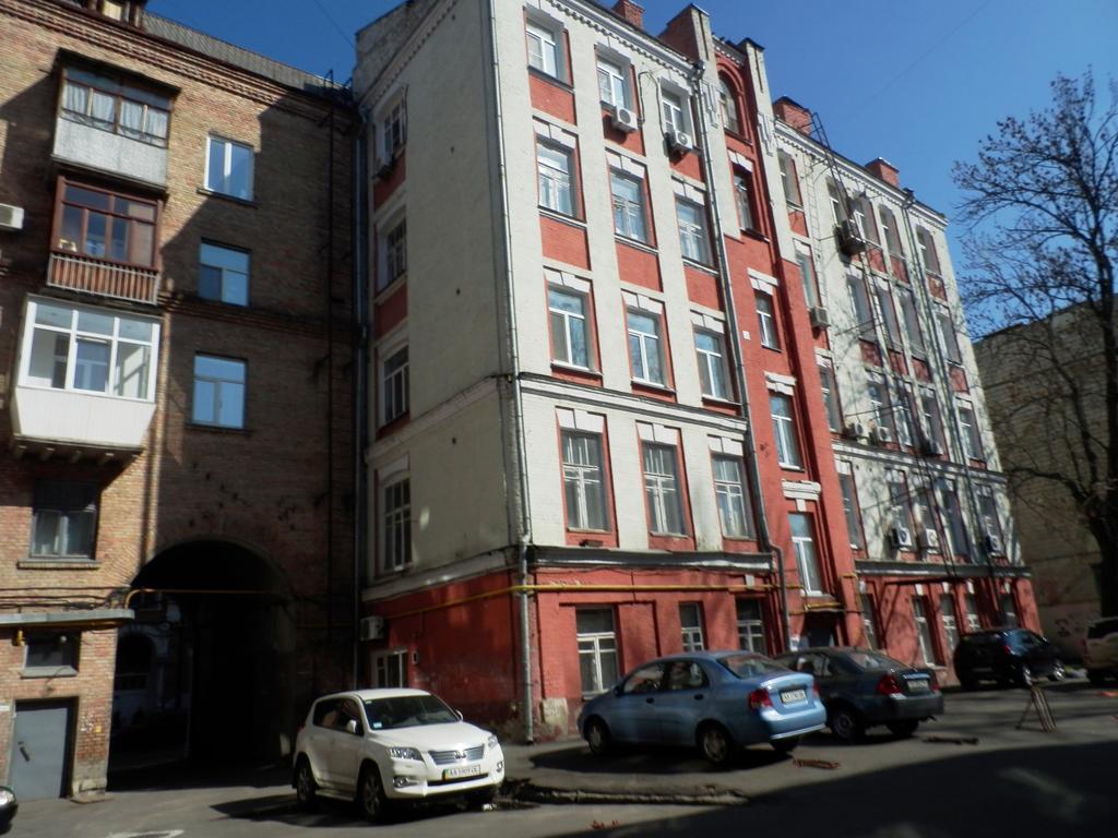 Yourhostel Kiev Exterior photo