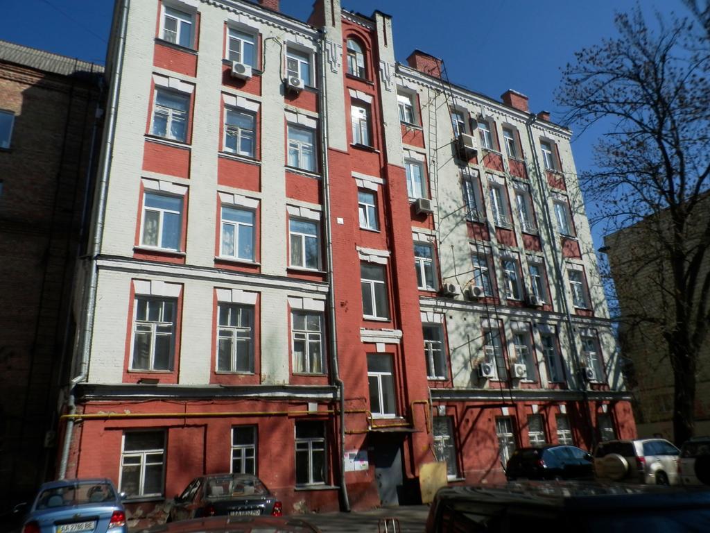 Yourhostel Kiev Exterior photo